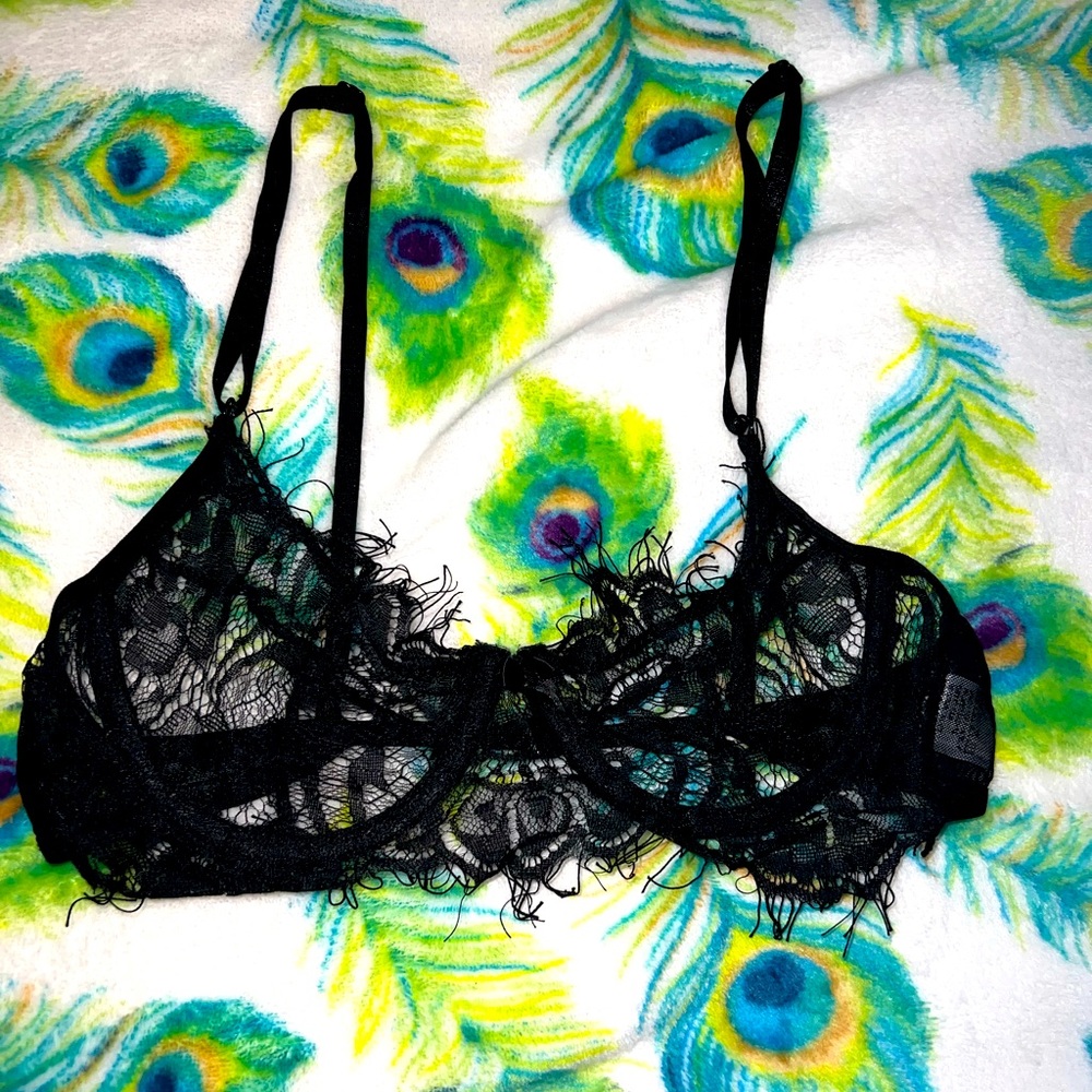 Lace bra - Picture 1 of 3